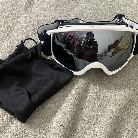 - WHITE SNOW MOBILE SKI SNOWBOARDING SNOW ACTIVITIES GOOGLES *NEW* - Picture 3 of 10